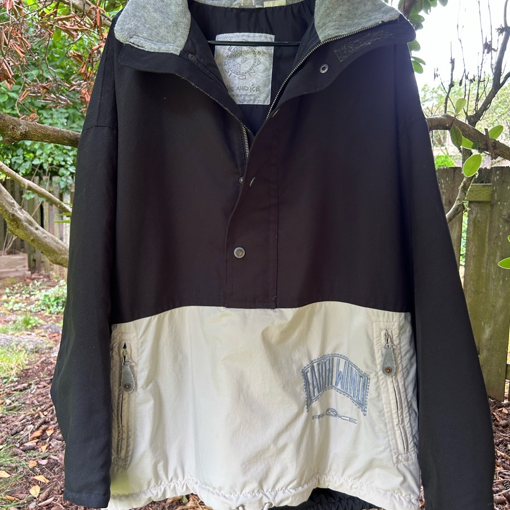 Fire and Ice Black and White Skiwear Jacket. Earth Wind. Vintage streetwise spor